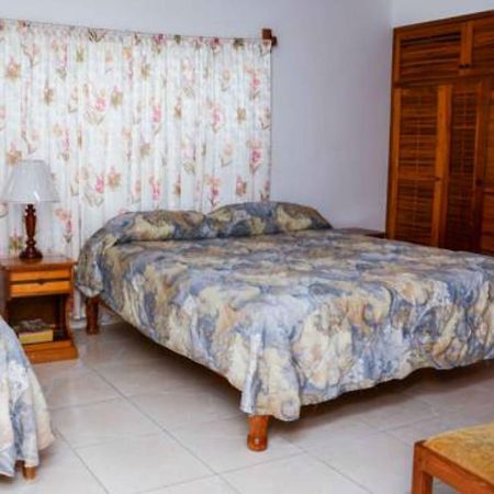 Vanvilla Guest House Negril Exterior photo