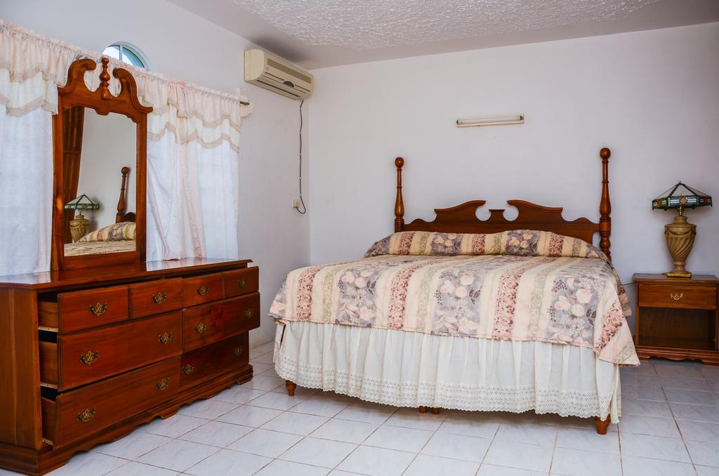 Vanvilla Guest House Negril Room photo