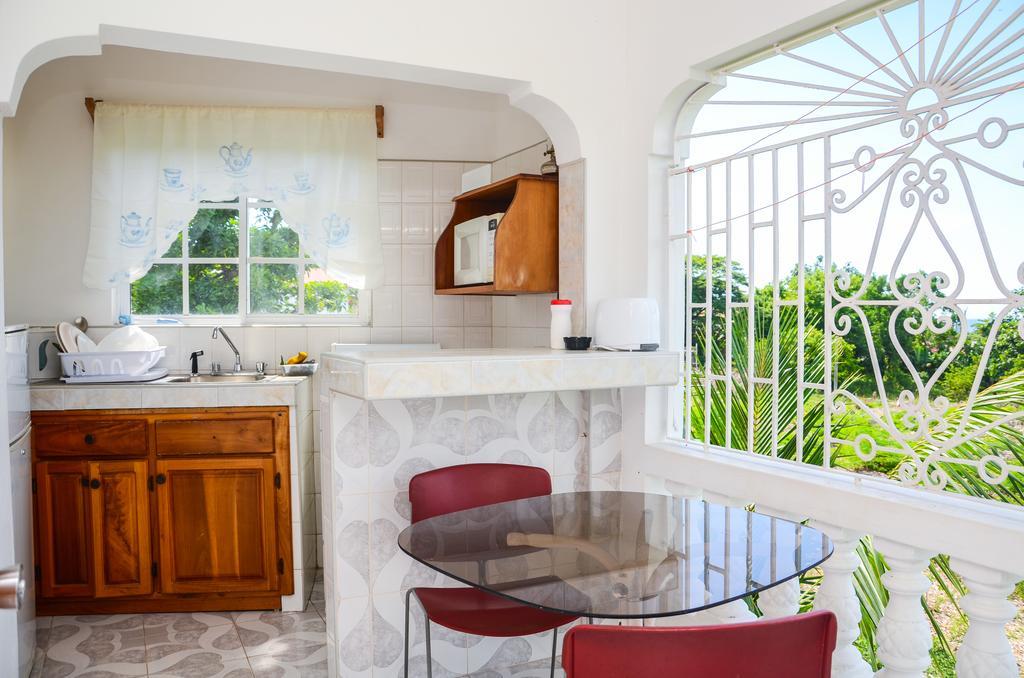 Vanvilla Guest House Negril Room photo