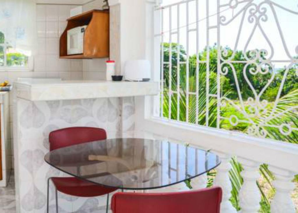 Vanvilla Guest House Negril Exterior photo